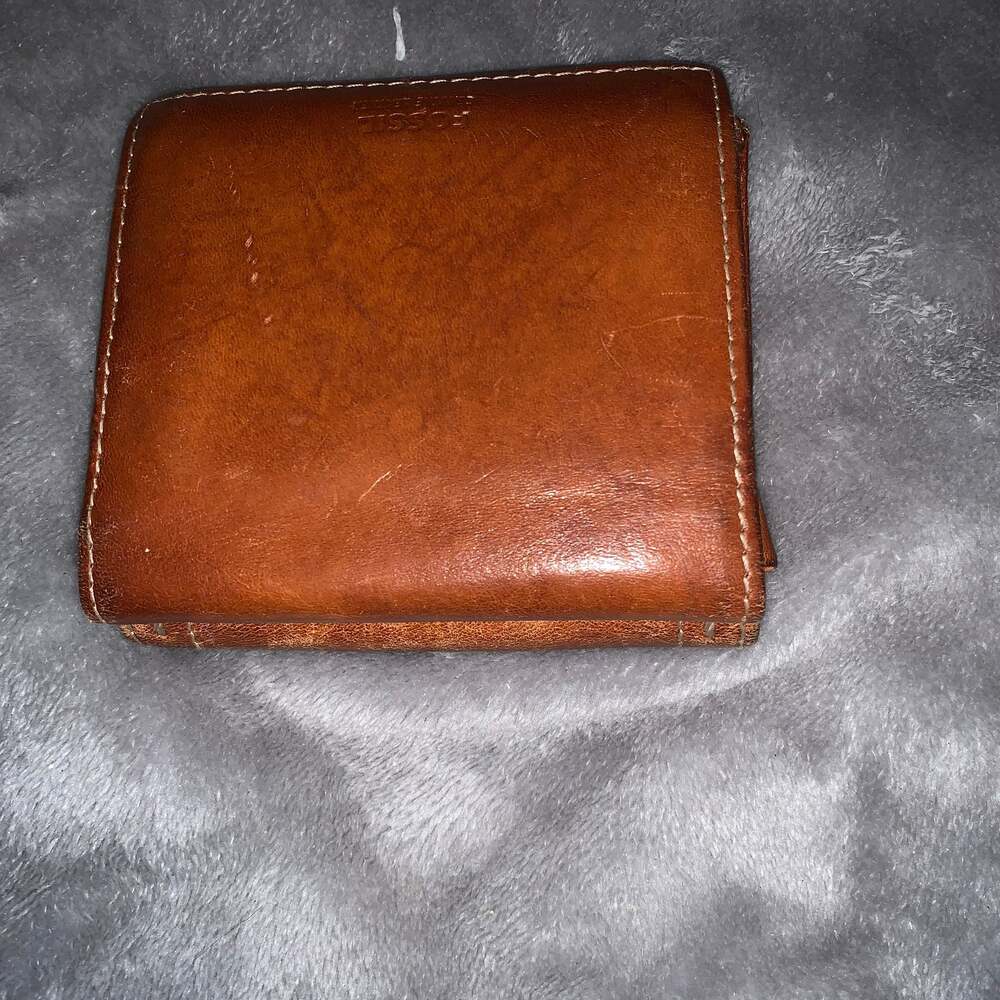 Fossil Genuine Leather Multi Compartment Trifold Wallet - Picture 2 of 5